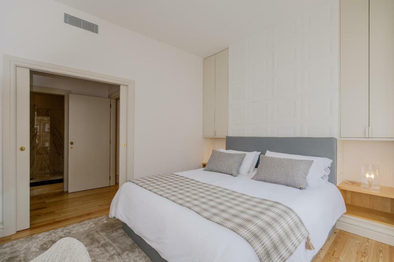 Boutique Rentals-Kihara'S Ribeira Apt With Great Views Porto Luaran gambar